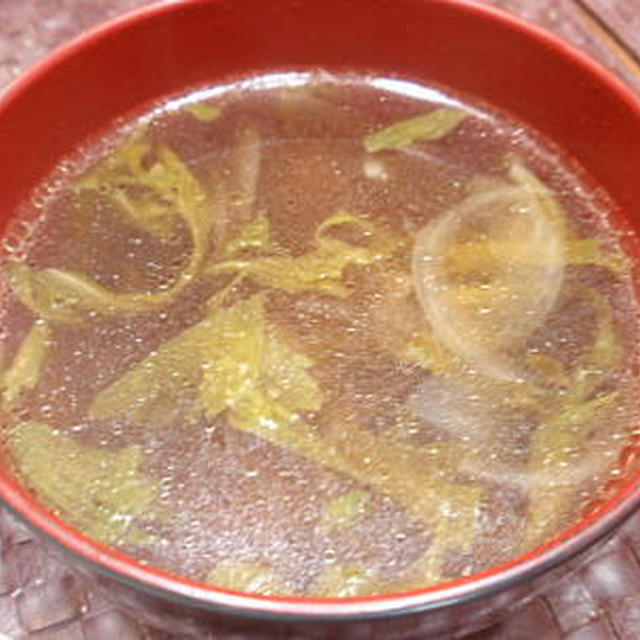 セロリと玉ねぎの中華風スープ（レシピ付）