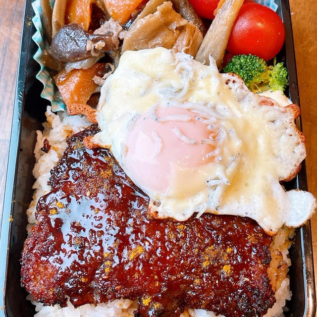 冷凍肉からソースカツ弁当です！！