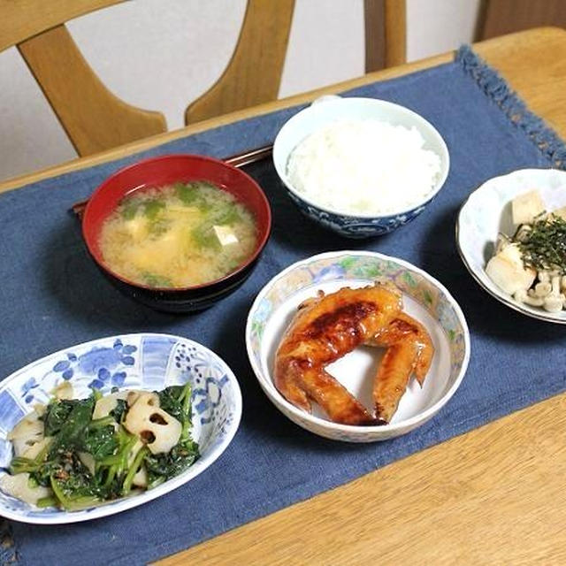 鶏手羽先の甘辛煮とれんこんとほうれん草の肉味噌炒めとはんぺんと茄子の炒めでうちごはん（レシピ付）