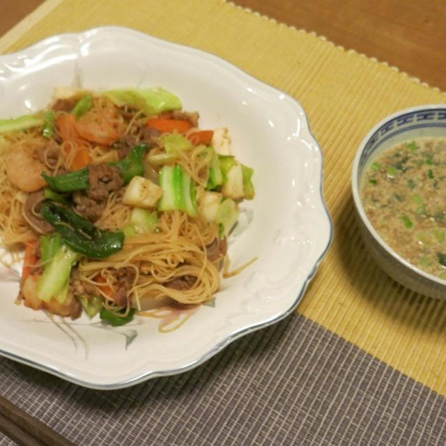 旦那さん作：いつもの焼きビーフン　と　『皇帝ダリア』の花♪