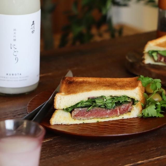 「にごり酒 × ステーキサンド」のペアリング