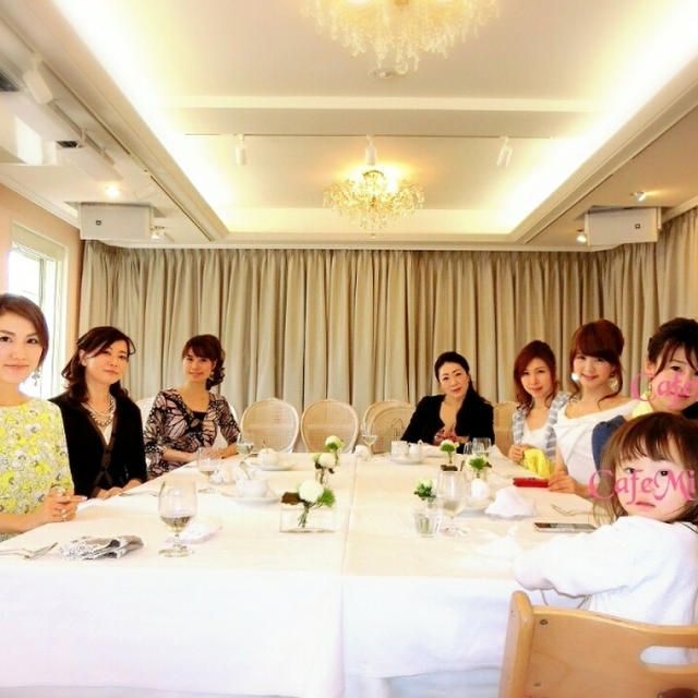 広い個室で桜見ながらランチ❤芦屋ベリーニ