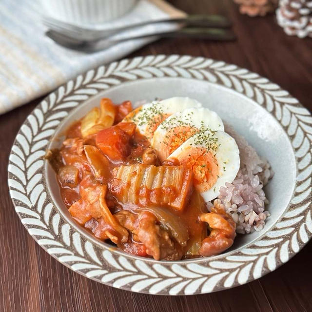 フライパンで10分煮込むだけ☆豚こまとセロリのコクうまトマトカレー