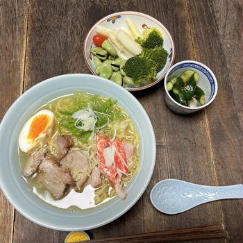 塩ラーメンポークイタリアンローストカニカマ・ブロッコリーホワイトアスパラトマト蚕豆・スパイシーき