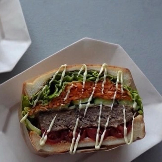 ハンバーグのサンドイッチ