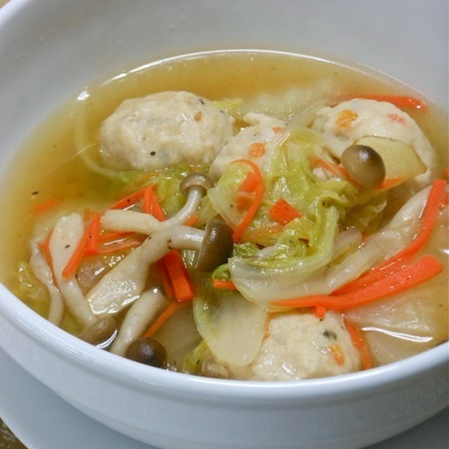 生姜とお酢であったか＆さっぱり！寒い夜の簡単おかず白菜と鶏団子のスープ煮。