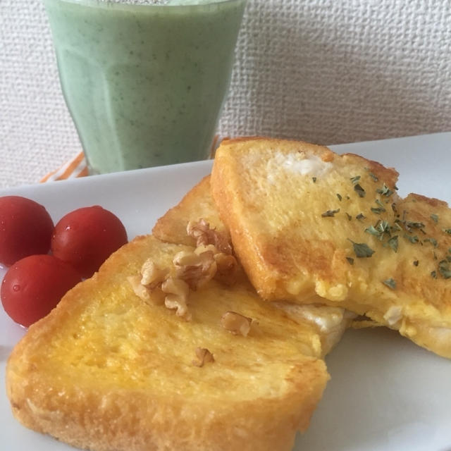 今朝の朝ごはん（≧∇≦）小松菜スムージーとフレンチトースト
