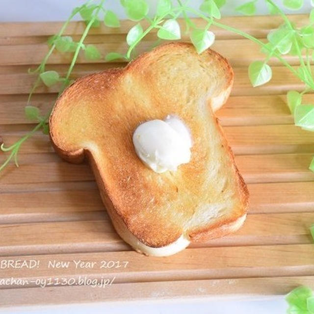 食パンマンのようなトースト