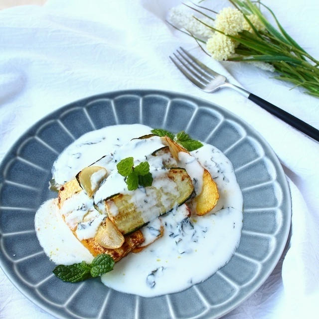 肉でも魚でも野菜でも！ 万能ミントヨーグルトソース