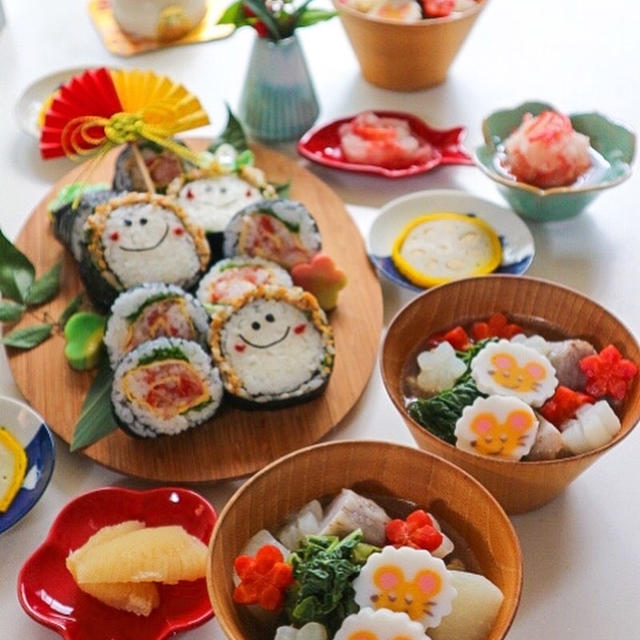 お節に盛り忘れたネズミさんのかまぼこでお雑煮＊