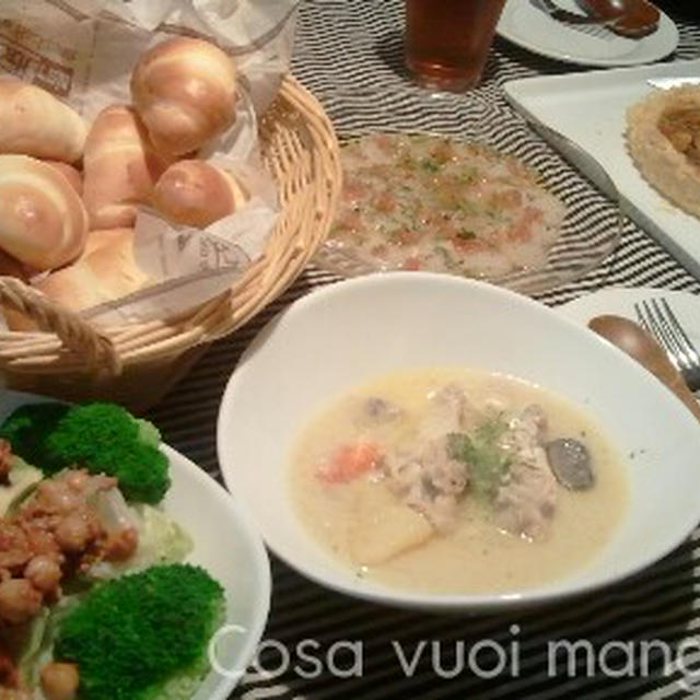 ＋クリームシチューと焼き立てバターロール＋