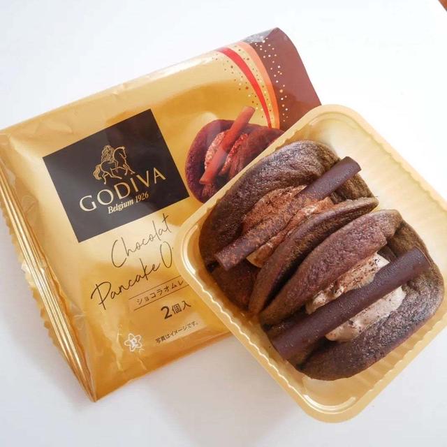 パスコ✕ゴディバのチョコレートオムレット#推せるコンビニスイーツ