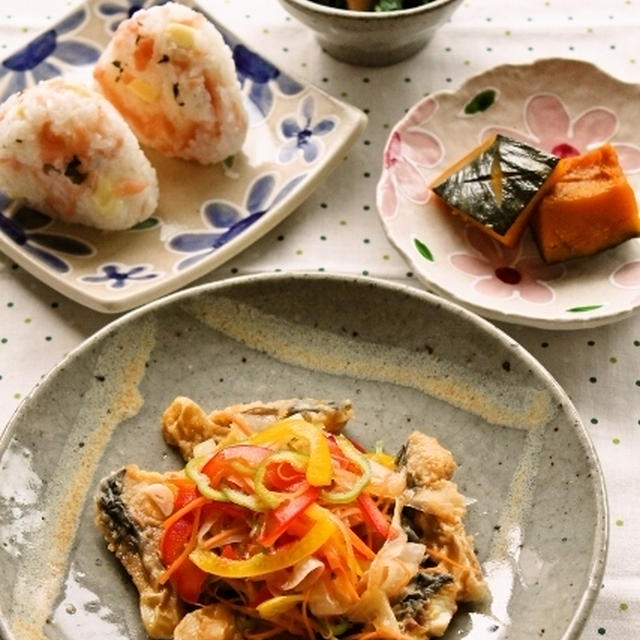 鯖の南蛮漬け/ めしどろぼとチーズのおにぎり