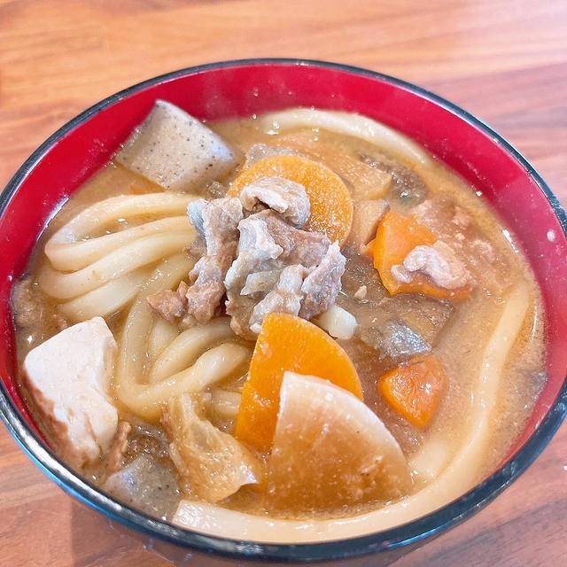豚汁うどんです！！