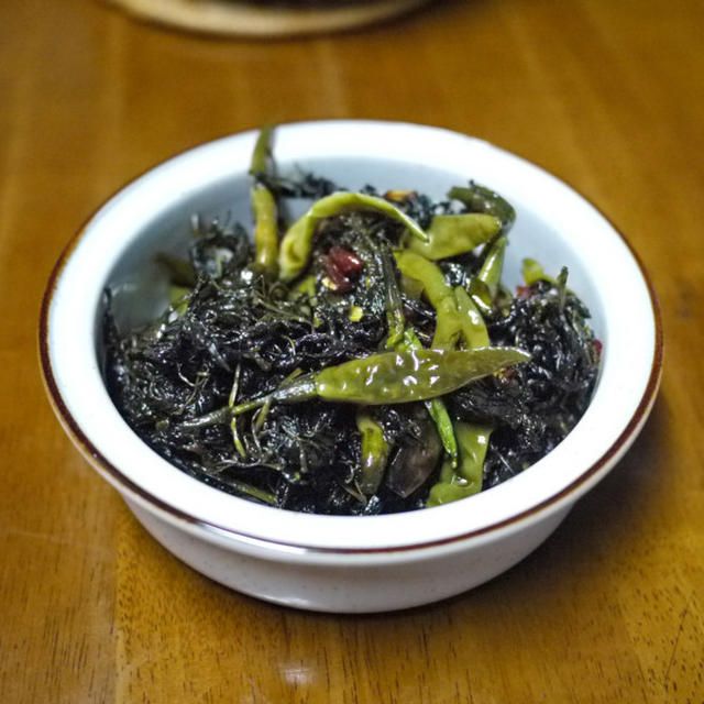 [酒肴][副菜]　葉唐辛子の佃煮