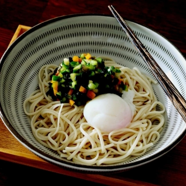 夏野菜でだし・・冷やし豆乳麺温玉のっけ＆にゃ♪