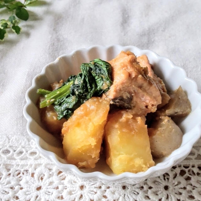 【うまみ染み込む】『秋鮭の味噌じゃが煮』北海道産の生秋鮭を使った美肌レシピ