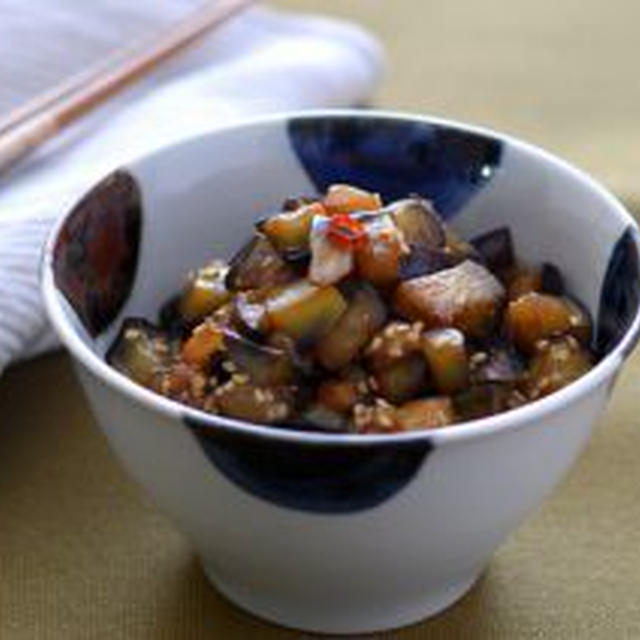 角切りなすのごまきんぴら。（小さな常備菜）と今年も例のプラムはじめました。