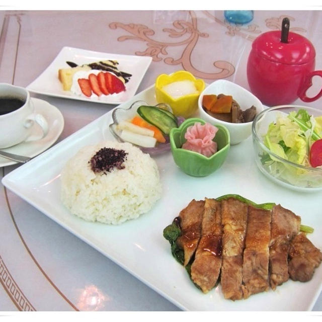 サロンカフェRosa Rose☆満足ランチ･デザート付1050円（テラス愛犬OK！）