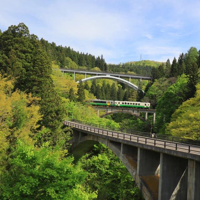 新緑の只見線②アーチ三兄弟の美しいアーチ橋