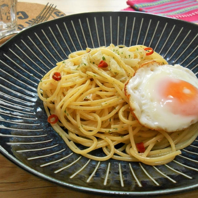 簡単！！目玉焼きのせペペロンチーノ（スパゲティ・ポヴェレッロ）の作り方/レシピ
