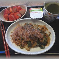 目玉焼きのせ焼きそば