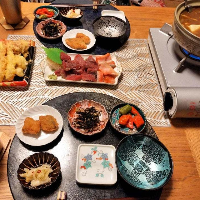ダンナ作のカレー鍋と買ってきた天ぷらとお刺身で晩酌