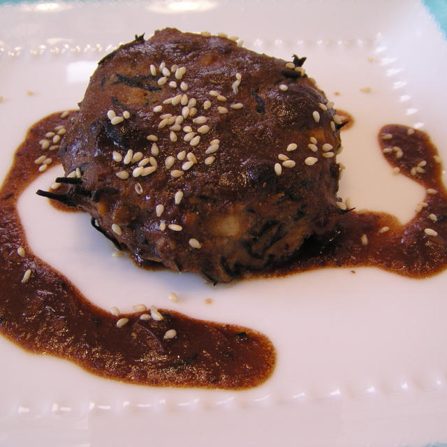 レンコン豆腐バーグの黒酢味噌煮込み