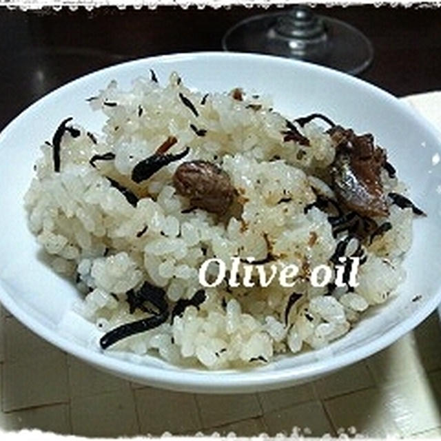 ひじきとさんまの缶詰で炊き込みご飯