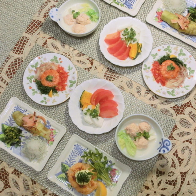 サーモンボールの豆乳スープ　　　　　　　　サーモンの和風タルタル