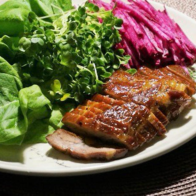 野菜をたっぷり添えて！staubで焼くチャーシュー＆つくレポお礼