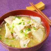 簡単ほっこり！『大根と豚バラの生姜味噌汁』～冷え性にも！