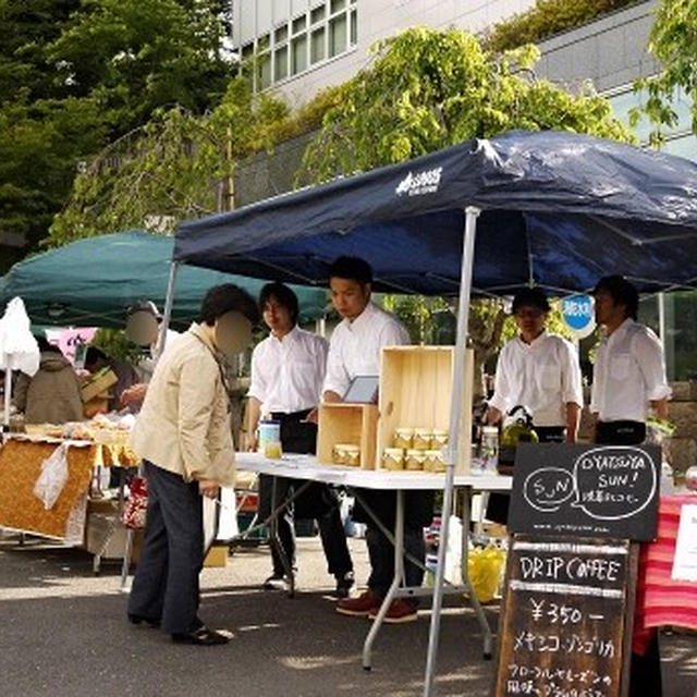 池上本門寺でハチミツ売りのお手伝い。