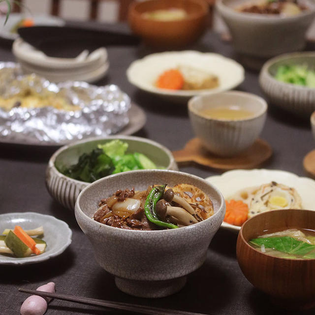 【献立】焼き肉丼と、わかめサラダと、いもいもきのこのチーズホイル焼きなど。～抜群の運動神経～