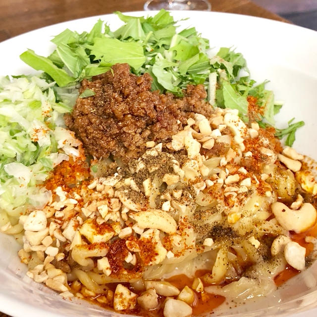渋谷で話題！間借り汁なし担々麺　担担担　渋谷ロフト前店　モチモチの太麺　選べる辛さとトッピング