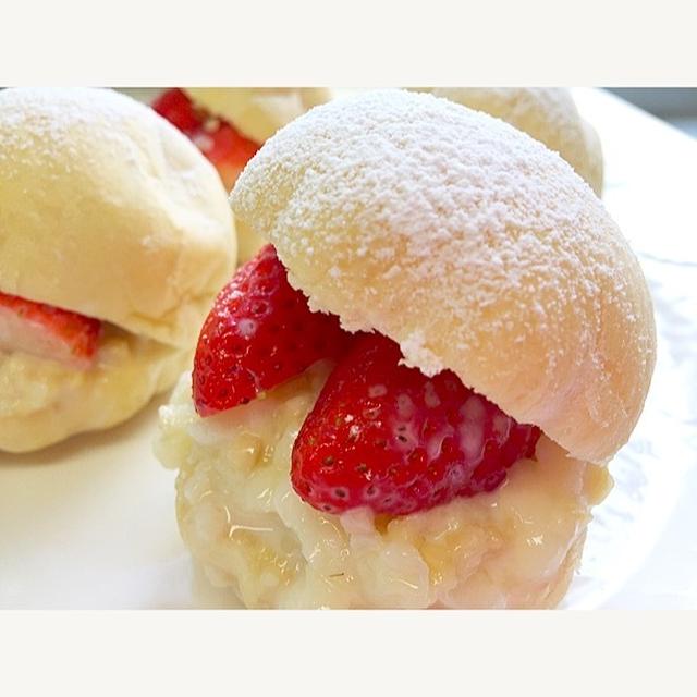 ふわふわに、いちごがたくさん並んだ「ふわふわいちご白ぱん」親子レッスン
