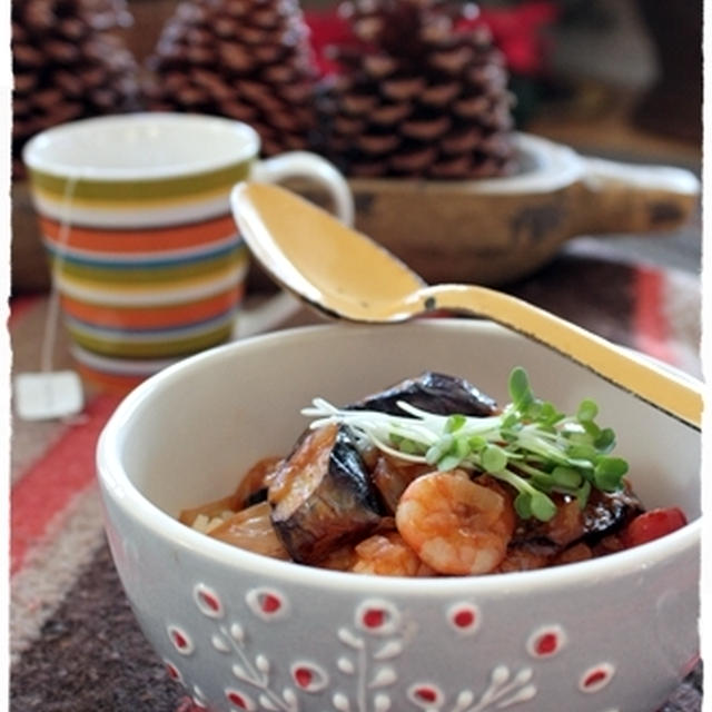 ナスとトマト入りエビチリ丼