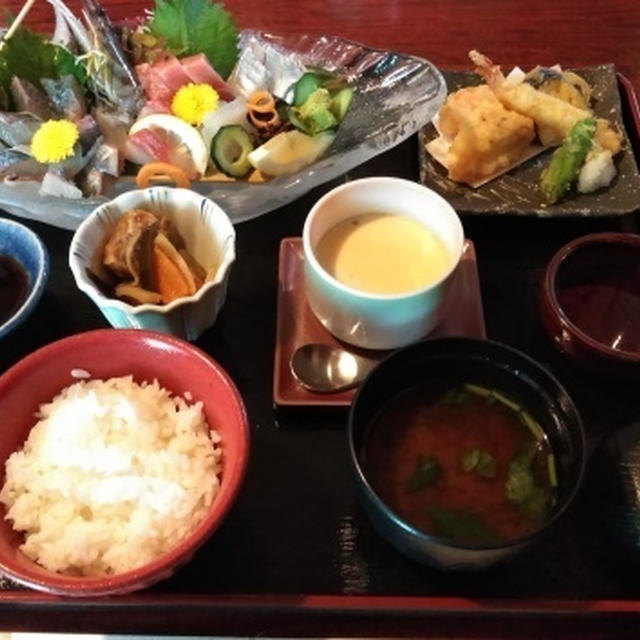 名駅　生け簀つる八