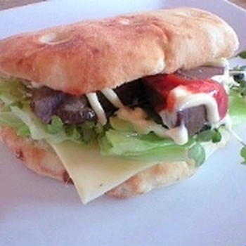スモークレバーのフォカッチャサンド