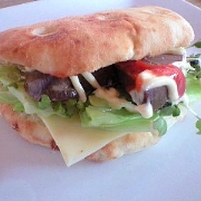 スモークレバーのフォカッチャサンド