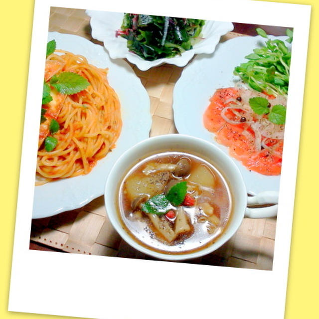 「酸辣湯スープ」、「サーモンのカルパッチョ」