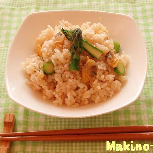 炊飯器にお任せ・・・あさりとアスパラのピラフ