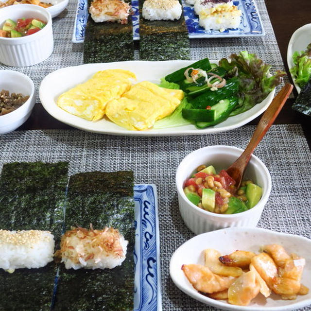 手巻きおにぎり　～鮭のハラス焼きなどを乗せて