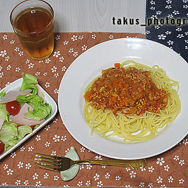 トマトミートソースパスタ