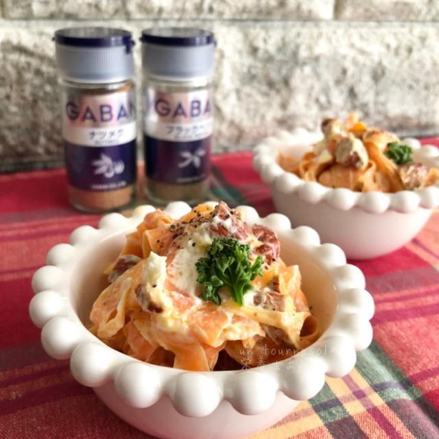 【ピーラーで簡単！風邪予防に】リボンにんじんとナッツのクリチ白和え♡レシピ