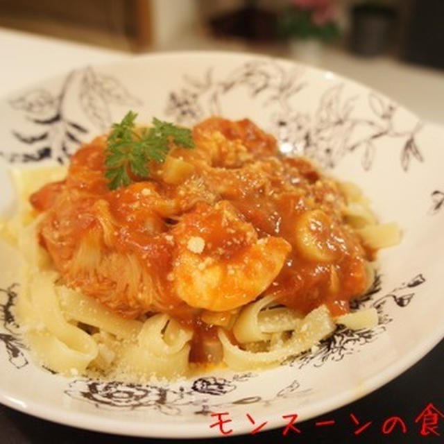 【蟹と海老のトマトソース　フィットチーネ】