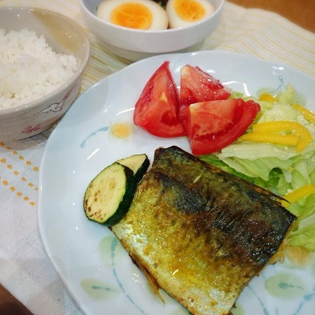 晩御飯。すじ肉とこんにゃくの煮込み。