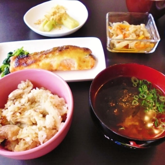 鶏牛蒡ごはんとサーモンの味噌マヨ焼きなど