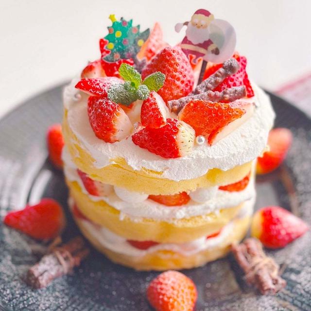 オーブンなし×型なし！4分で作るスポンジでお子様と一緒にクリスマスケーキ作り