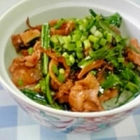 簡単! 豚バラ肉で豚丼、野菜も入れてね♪